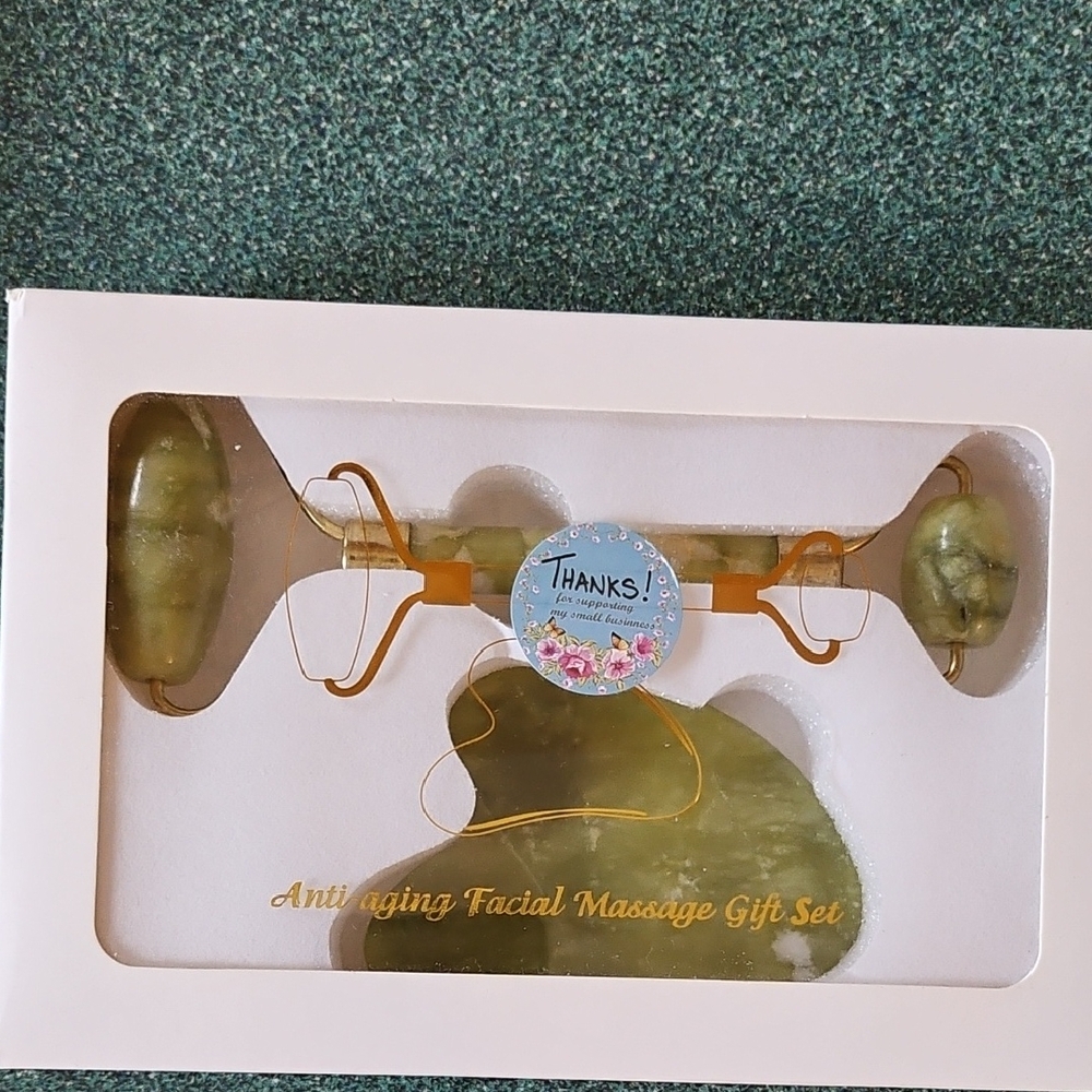 Green Jade Facial Massage Gift Set